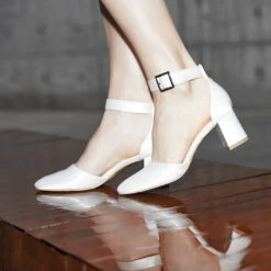 Avalia Vera Bruidsschoenen -Ginger Ray || Floris van Bommel || Revitalash Verkoop avalia vera bridal shoes 1