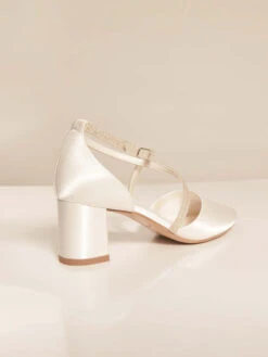 Avalia Daga Bruidsschoenen -Ginger Ray || Floris van Bommel || Revitalash Verkoop be daga 3