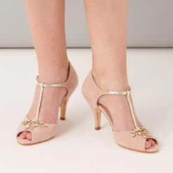 Rachel Simpson Bruidsschoenen Amalia Powder Pink -Ginger Ray || Floris van Bommel || Revitalash Verkoop brautschuhe amalia blush pink aff3e86d b6f1 482c b6c0 2768e8d3ce8b 2400xjpg. 1 1 2