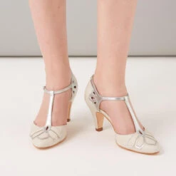 Rachel Simpson Bruidsschoenen Gardenia II Ivory -Ginger Ray || Floris van Bommel || Revitalash Verkoop brautschuhe gardenia ii 748 720xjpg. 2