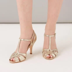 Rachel Simpson Bruidsschoenen Ginger Gold 9 Rachel Simpson Bruidsschoenen Ginger Gold -Ginger Ray || Floris van Bommel || Revitalash Verkoop brautschuhe ginger 222 2400xjpg. 3