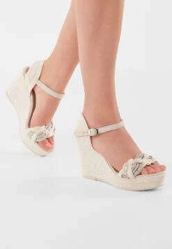 Fiarucci Bridal Ellis Bruidsschoenen -Ginger Ray || Floris van Bommel || Revitalash Verkoop ellis perle braided