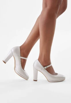 Fiarucci Bridal Elyn Bruidsschoenen -Ginger Ray || Floris van Bommel || Revitalash Verkoop elyn perle leather 2