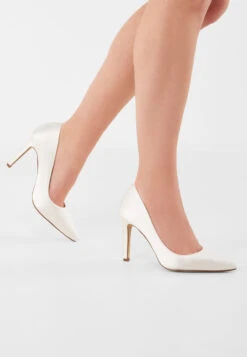 Rainbow Club Fergy Bruidsschoenen -Ginger Ray || Floris van Bommel || Revitalash Verkoop fergy ivory satin