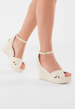 Fiarucci Bridal Louna Bruidsschoenen -Ginger Ray || Floris van Bommel || Revitalash Verkoop louna perle riffia