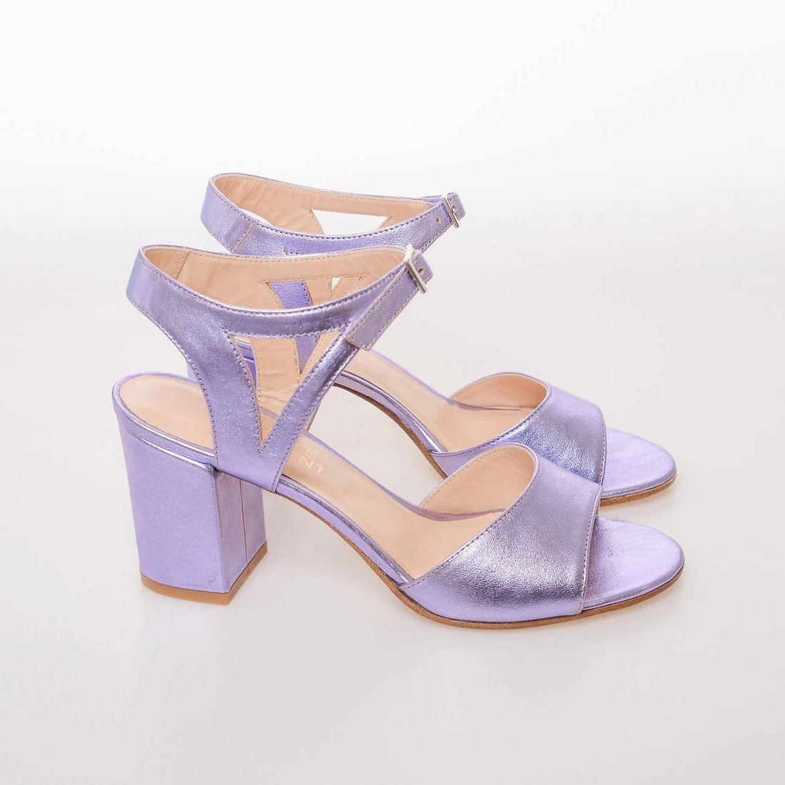 Content Cassia Bruidsschoenen Lila 4 Content Cassia Bruidsschoenen Lila - Afbeelding 2