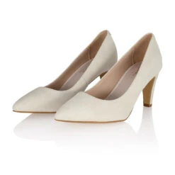 Fiarucci Bridal Mironne Bruidsschoenen Off-White -Ginger Ray || Floris van Bommel || Revitalash Verkoop mironne off white suede leather 6