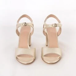 Content Cassia Champagne Bruidsschoenen -Ginger Ray || Floris van Bommel || Revitalash Verkoop moments by content cassia champagne 4