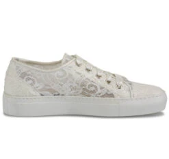 Fiarucci Bridal Nelli Bruidssneaker -Ginger Ray || Floris van Bommel || Revitalash Verkoop nelli perle lace 2 1
