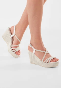 Fiarucci Bridal Quinty Bruidsschoenen -Ginger Ray || Floris van Bommel || Revitalash Verkoop quinty perle braided