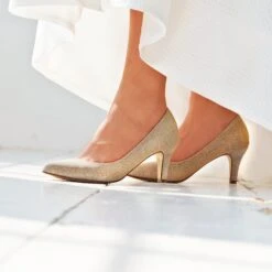 Rainbow Club Brooke Goud Bruidsschoenen 28 Rainbow Club Brooke Goud Bruidsschoenen -Ginger Ray || Floris van Bommel || Revitalash Verkoop rainbow club brooke gold metallic 11