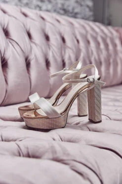 Rainbow Club Nattie Bruidsschoenen -Ginger Ray || Floris van Bommel || Revitalash Verkoop rainbow club nattie ivory satin parquet heel pls b