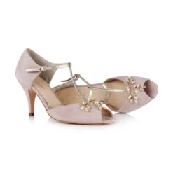 Rachel Simpson Bruidsschoenen Amalia Powder Pink -Ginger Ray || Floris van Bommel || Revitalash Verkoop rss brautschuhe amalia powder pink pair lying down 2400xjpg. 1 1 2