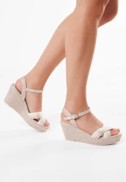 Fiarucci Bridal Serlia Bruidsschoenen -Ginger Ray || Floris van Bommel || Revitalash Verkoop serlia rose perle champagne braided