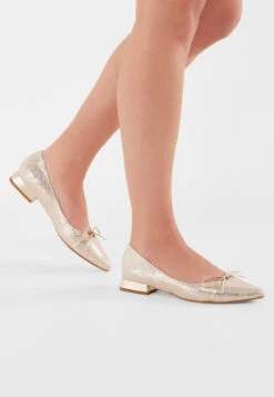 Fiarucci Bridal Shari Bruidsschoenen Goud -Ginger Ray || Floris van Bommel || Revitalash Verkoop shari champagne gold leather