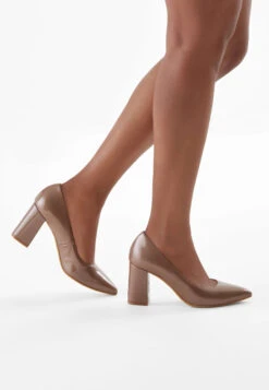 Fiarucci Bridal Sidny Bruidsschoenen Mocca -Ginger Ray || Floris van Bommel || Revitalash Verkoop sidny mocca patent leather