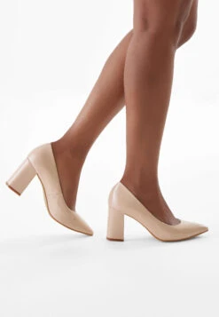 Fiarucci Bridal Sidny Bruidsschoenen Nude 19 Fiarucci Bridal Sidny Bruidsschoenen Nude -Ginger Ray || Floris van Bommel || Revitalash Verkoop sidny nude patent leather