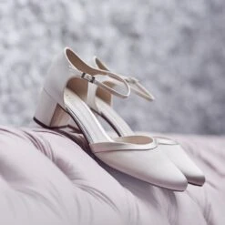 Rainbow Club Stacy Bruidsschoenen -Ginger Ray || Floris van Bommel || Revitalash Verkoop stacy ivory satin pls b
