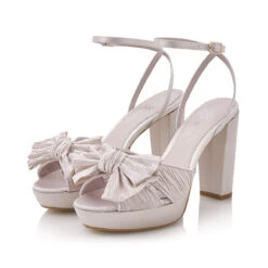 Fiarucci Bridal Trellis Bruidsschoenen 17 Fiarucci Bridal Trellis Bruidsschoenen -Ginger Ray || Floris van Bommel || Revitalash Verkoop trellis champagne plisse 7