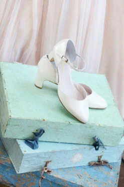 Fiarucci Bridal Veronique Bruidsschoenen -Ginger Ray || Floris van Bommel || Revitalash Verkoop veronique 4 1