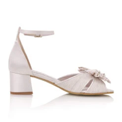 Fiarucci Bridal Yenthe Bruidsschoenen -Ginger Ray || Floris van Bommel || Revitalash Verkoop yenthe champagne plisse 3