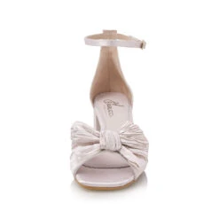 Fiarucci Bridal Yenthe Bruidsschoenen -Ginger Ray || Floris van Bommel || Revitalash Verkoop yenthe champagne plisse 4