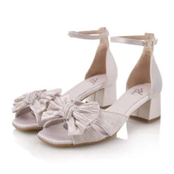Fiarucci Bridal Yenthe Bruidsschoenen -Ginger Ray || Floris van Bommel || Revitalash Verkoop yenthe champagne plisse 7